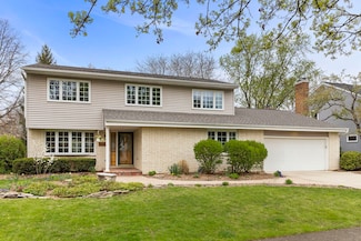 1932 Buckingham Dr, Wheaton, IL 60189