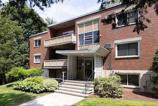 33 Jacqueline Rd Unit E, Waltham, MA 02452