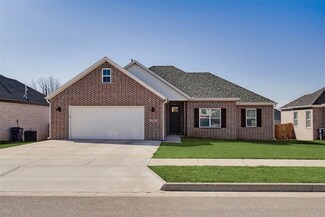 931 Round Top St, Prairie Grove, AR 72753