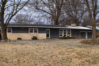 1945 S Cedarbrook Ave, Springfield, MO 65804