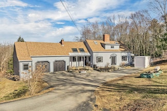 411 E Meadow Ln, Pembroke, NH 03275