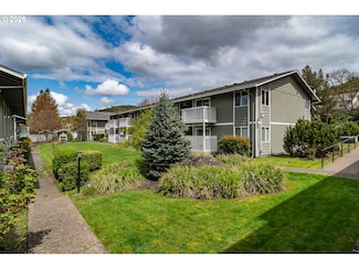 885 NE Sunset St Unit 2, Roseburg, OR 97470