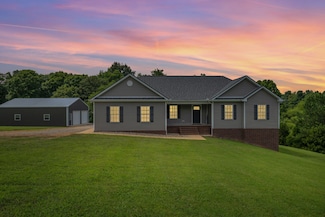 1350 Old County House Rd, Charlotte, TN 37036