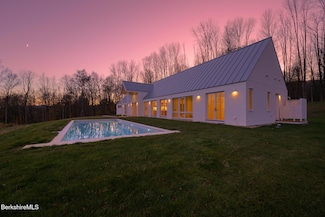 21A Interlaken Rd, Stockbridge, MA 01262