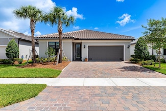 519 SE Villandry Way, Port Saint Lucie, FL 34984