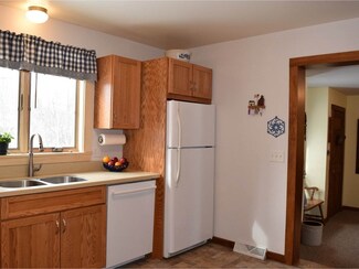 13 Brookside Dr, Middlebury, VT 05753