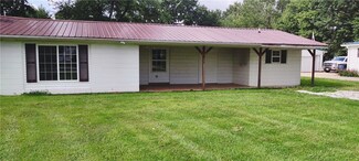 612 W Walnut St, Teutopolis, IL 62467