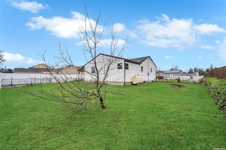 246 15th St, West Babylon, NY 11704