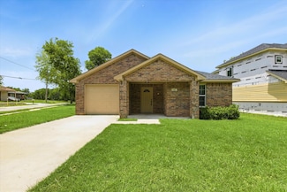212 Mineral Wells St, Terrell, TX 75160