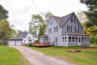 735 Oakwood St, Wild Rose, WI 54984