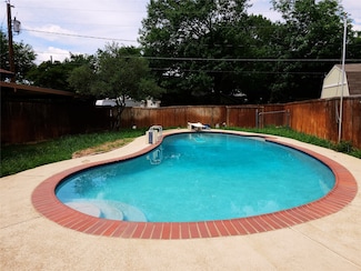 530 Parkview Ln, Richardson, TX 75080