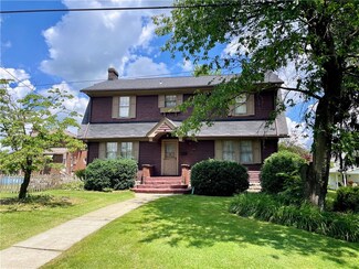 1608 Ridge Ave, New Castle, PA 16101