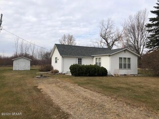 240 3rd St N, Edinburg, ND 58227