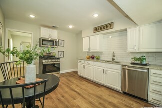 930 Weizmann St, San Antonio, TX 78213