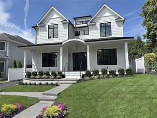 22 N Maryland Ave, Port Washington, NY 11050