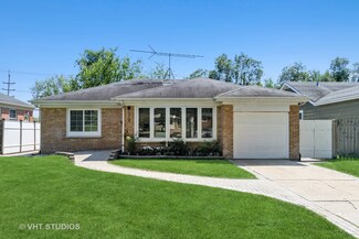 1318 E Evergreen St, Wheaton, IL 60187