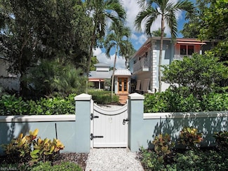 195 2nd Ave N, Naples, FL 34102
