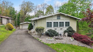 1514 Robinson Hill Rd, Endicott, NY 13760