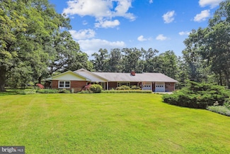 6916 Pacific Ln, Annandale, VA 22003