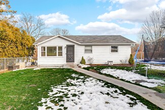 5712 Fox Lake Rd, McHenry, IL 60051