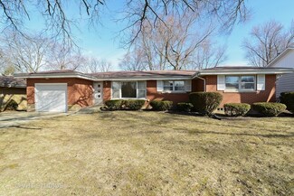 527 Meadow Ln, Beecher, IL 60401
