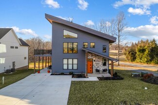 101 Retreat Ln, Huddleston, VA 24104
