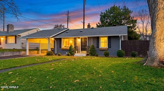 121 N 52nd Ave, Yakima, WA 98908