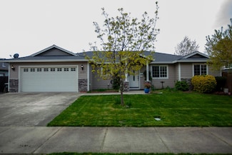 1604 Medart Ln, Grants Pass, OR 97527