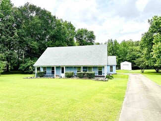 330 Comanche Dr, Millington, TN 38053