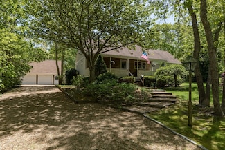 35 7th St N, Edgartown, MA 02539