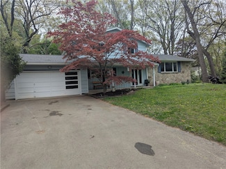 696 Summit Dr, Webster, NY 14580