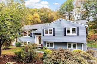 14 Fletcher Rd, Westford, MA 01886