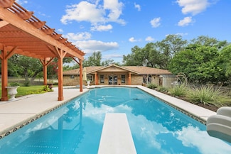 1204 Oak Hollow Dr, Leander, TX 78641