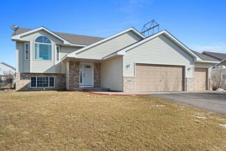 9968 Weston Dr, Monticello, MN 55362