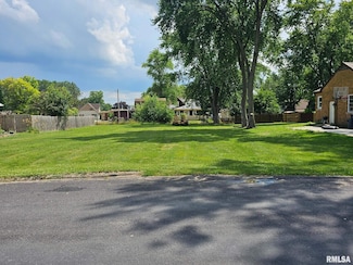 5910 W Fairview Rd, Peoria, IL 61607