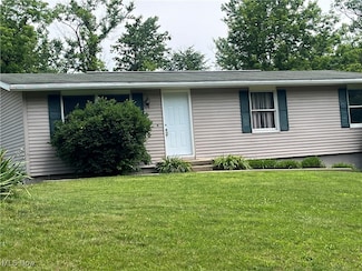 3835 Holbein Dr, Zanesville, OH 43701