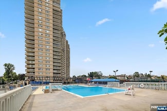 555 North Ave Unit 23C, Fort Lee, NJ 07024