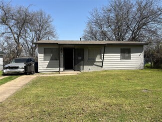 6271 Ava Court Dr, Fort Worth, TX 76112