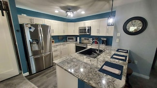 2672 Hidden Dr Unit 44, Saint Francis, WI 53235