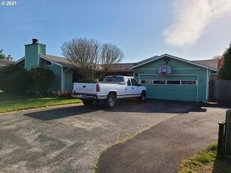 747 Evergreen Loop, Reedsport, OR 97467