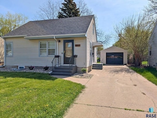 3204 S Phillips Ave, Sioux Falls, SD 57105