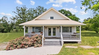 2738 Indian Creek Rd, Dandridge, TN 37725