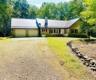 3922 Hudson Dr, Fisher, PA 16225