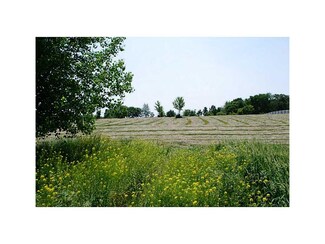 2954 61st Street Ln, Vinton, IA 52349