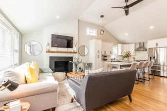 9 Grouse Ln, Hyannis, MA 02601