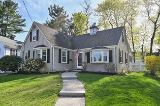 43 Douglas Rd, Lynnfield, MA 01940