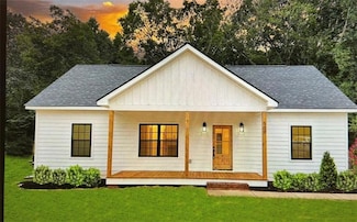 53 Clinic Rd, Tate, GA 30177