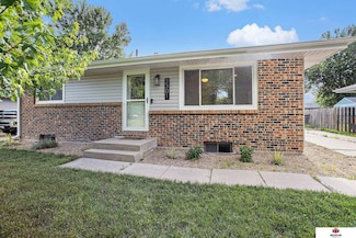 2301 SW 13th St, Lincoln, NE 68522