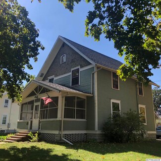 201 S 9th St, Clear Lake, IA 50428