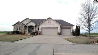 690 E Wheatridge St, Pretty Prairie, KS 67570